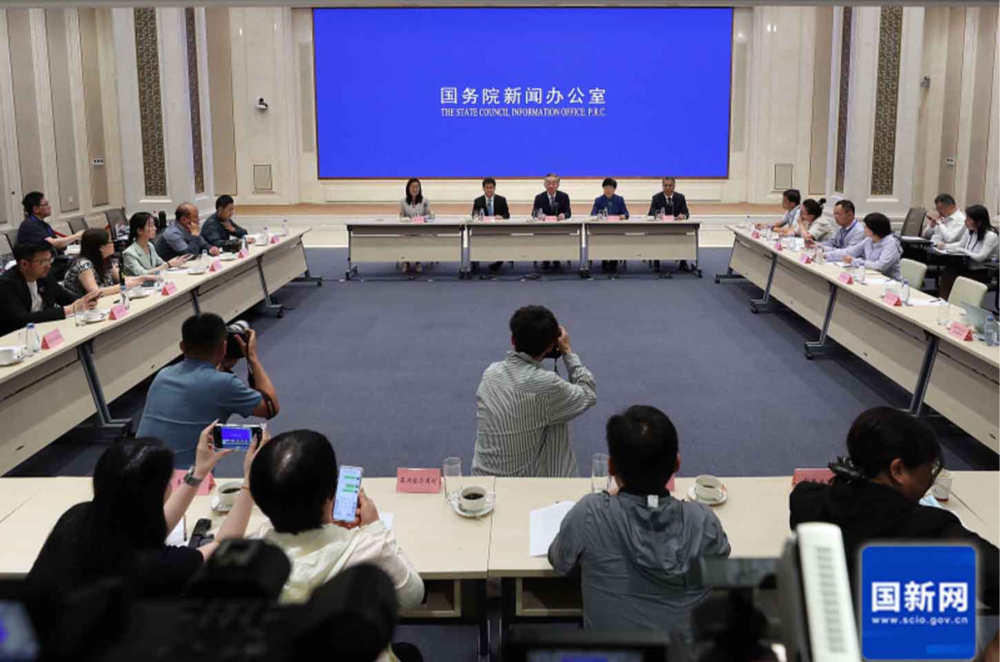 国务院新闻办在北京举行“科技创新和产业创新”中外记者见面会